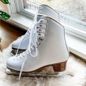 Jackson Ultima Artiste Figure Skates - Size 7